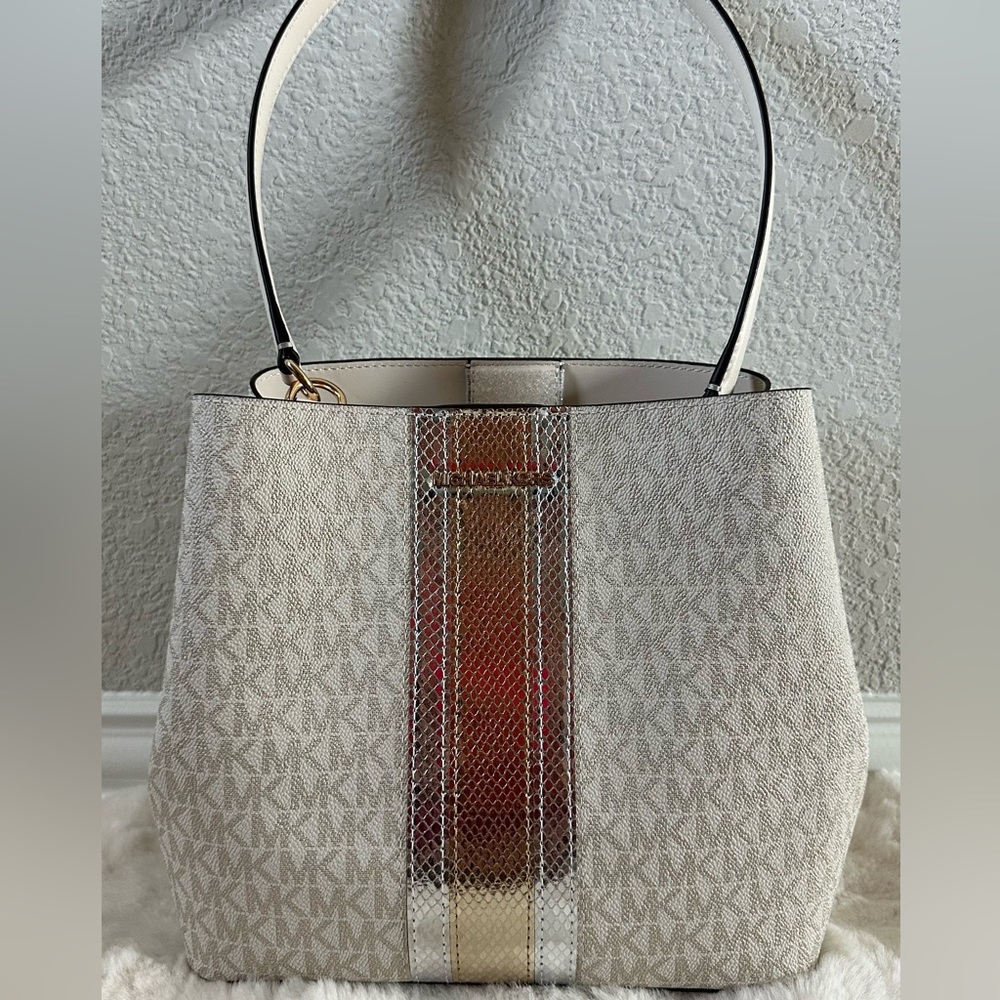Michael Kors Cream and Gold Shoulder Bag - NWT